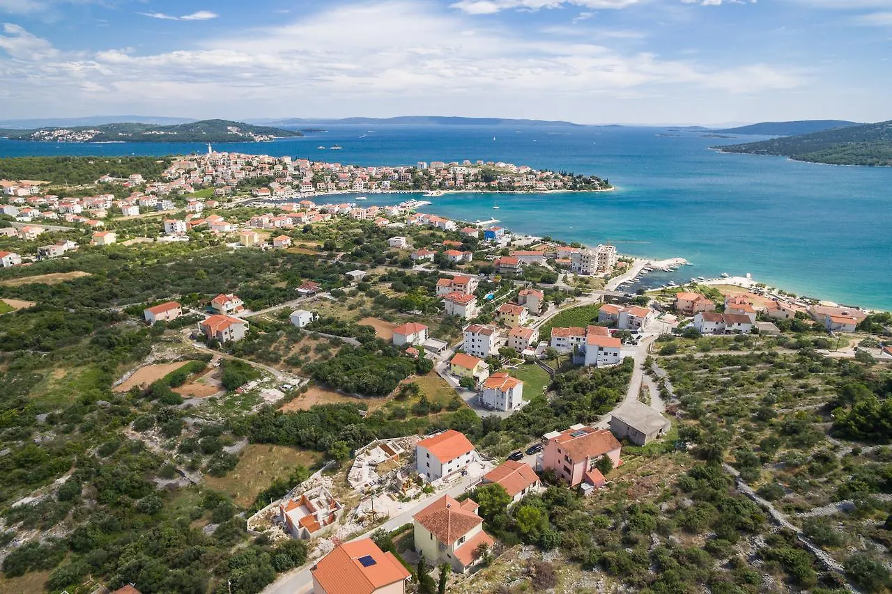 Apartments Loncar Seget Vranjica